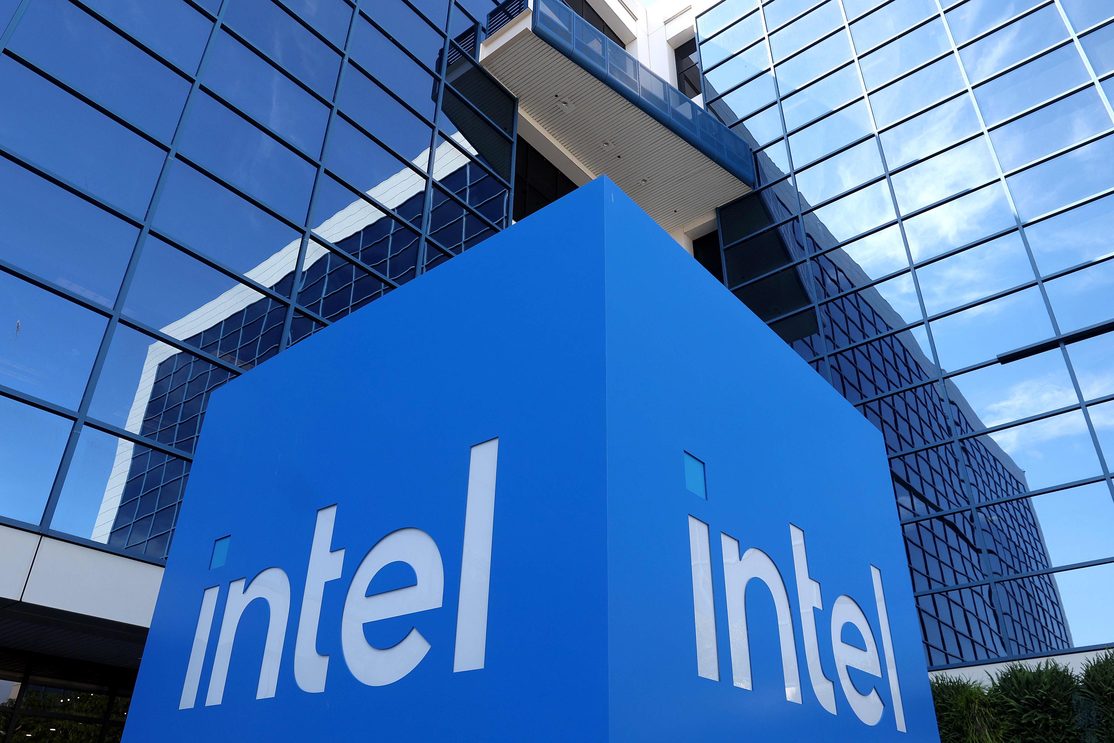 Intel, Arm Hisselerini Sattı